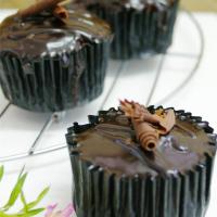 Super Easy Chocolate Cupcakes image