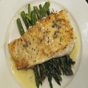 Baked Halibut with Lemon Butter Sauce_image