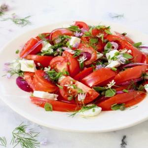 Italian Tomato Salad Recipe ~ Vegan • Veggie Society_image