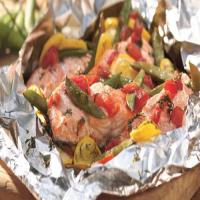 Grilled Dilled Salmon and Vegetable Packs_image