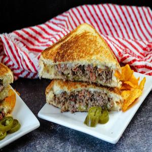 Grilled Pepper Jack Bacon Burger Sandwiches with Jalapeños image