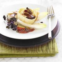 Grilled goat's cheese with cranberry dressing_image