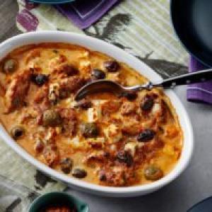 Keto pesto chicken casserole with feta cheese and olives_image