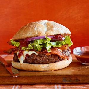 Tex-Mex Bacon Cheeseburger wtih Chipotle Ketchup_image