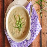 Creamy cold potato soup (Vichyssoise) image