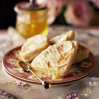 Griddle scones with honey_image