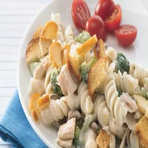 Creamy Tuna and Broccoli Casserole with Bagel Chips_image