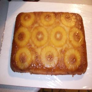 Poohrona's Pineapple Upside-Down Cake_image