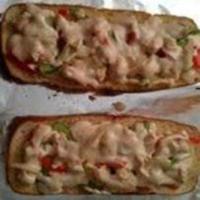 French Baguette Chicken in White Sauce Pizza_image