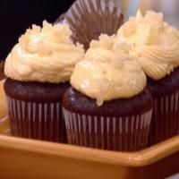 Gingerbread Cupcakes with Caramelized Mango Buttercream_image