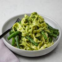 Linguine with Spinach-Basil Pesto image