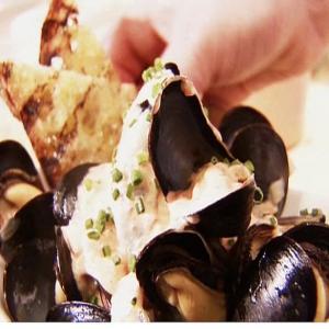 Steamed Mussels with Spicy Red Pepper Aioli image