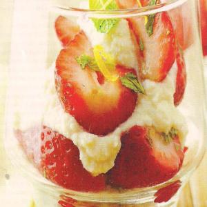 Sweet ricotta and strawberry parfaits_image