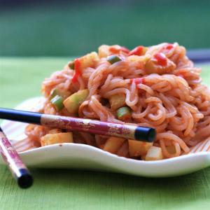 Low-Calorie Spicy Peanut Noodles_image