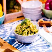 Whole Wheat Fusilli with Kale and Walnut Pesto Pasta_image