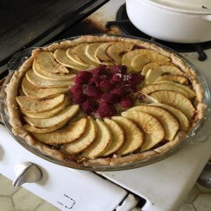 Apple-Rasberry Pie Almondine_image