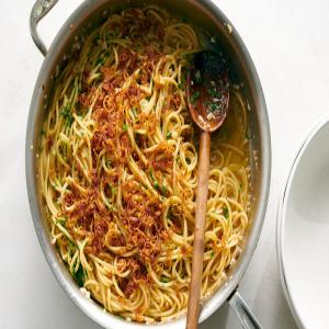 Spaghetti Aglio e Olio e Fried Shallot_image