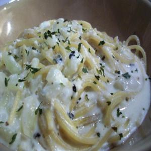 Fettuccine With Herbed Cheese Sauce_image