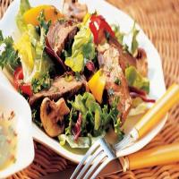 Grilled Garlic Steak Salad_image