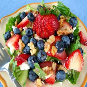 Red, White, and Blue (Berry) Green Salad_image