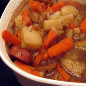 Easy Oven-Simmered Potatoes, Carrots and Onions_image