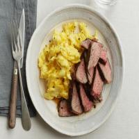 Rosemary Steaks with Cheesy Eggs_image