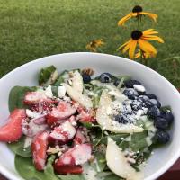 Quick Spinach and Fruit Salad_image