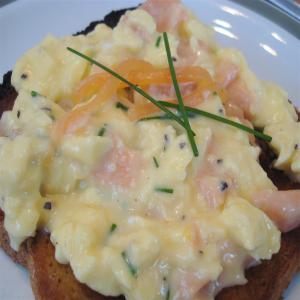 Scrambled Eggs With Smoked Salmon_image