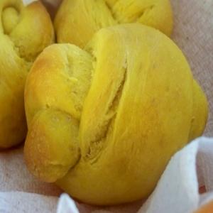 Pumpkin Knot Yeast Rolls image