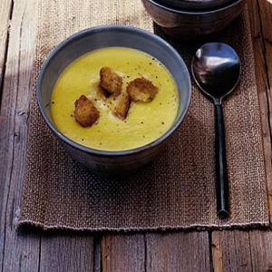 Cream of garlic & saffron soup_image