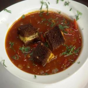 Bloody Mary Soup with Pumpernickel Grilled Cheese Croutons_image