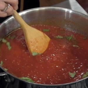 Tomato and Basil Sauce Salsa di Pomodoro e Basilico Makes 9 1/2 - 10 Cups_image