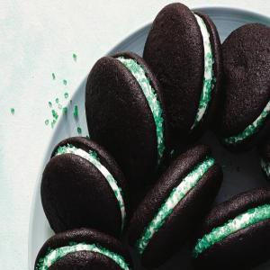Chocolate Grasshopper Whoopie Pies with Minty Green Buttercream_image