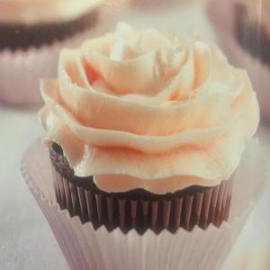 Dark Chocolate Cupcakes With Cherry Buttercream_image