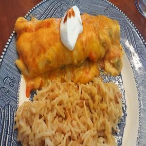 Grilled Chicken Enchiladas & Spicy Cheddar Sauce_image
