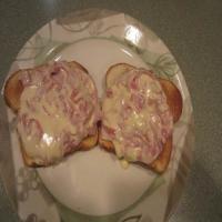 Cheesy Chipped Beef on Toast_image