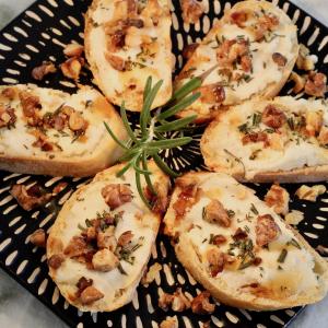 Rosemary and Goat Cheese Crostini with Walnuts and Honey_image