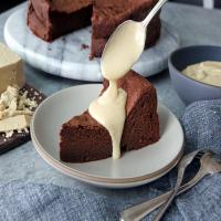 Flourless Chocolate Cake With Halvah Honey Sauce_image
