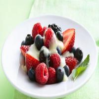 Mixed Berries with Vanilla Sauce_image