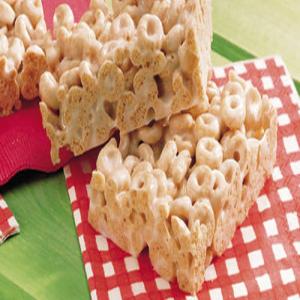 Gluten-Free Cheerios™ Marshmallow Cereal Bars image