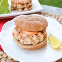 5-Ingredient Grilled Salmon Burgers with Sriracha Mayonnaise image