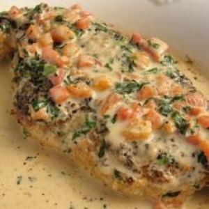 Crusted Chicken in Basil Chive Cream Sauce_image