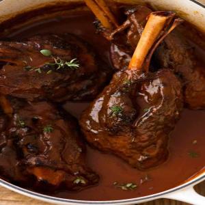 Slow Cooked Lamb Shanks in Red Wine Sauce_image