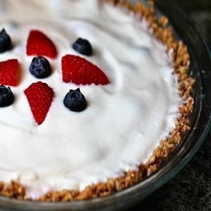 Very Berry Yogurt Pie with Cherrios Crust_image