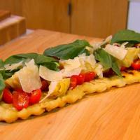Grilled Pizza with Tomatoes, Basil, and Artichokes_image