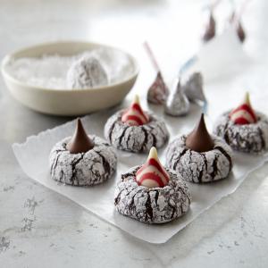KISSES Peppermint Brownie Drops_image