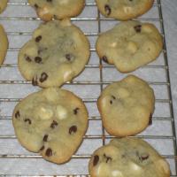 Refreshing Mint-Chocolate Chip Cookies image