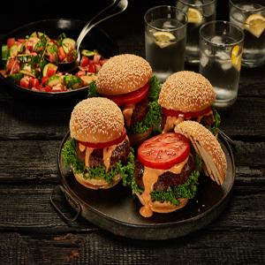 Sweet and Spicy Burger with Summer Salad_image