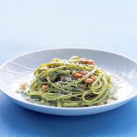 Spinach Linguine With Walnut Sauce_image
