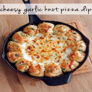 Cheesy Garlic Knot White Pizza Dip_image